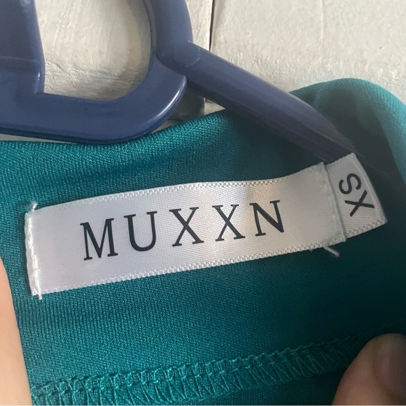 MUXXN Mock Neck Bodycon Dress. Pre-Owned. - Picture 12 of 14